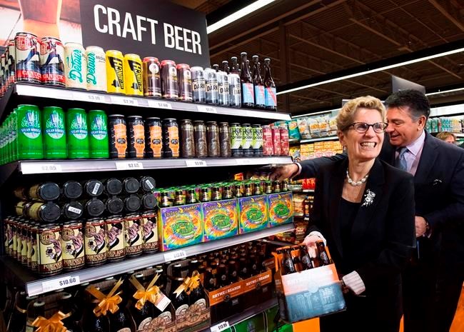 Premier Kathleen Wynne makes history by buying six-pack of beer at grocery store