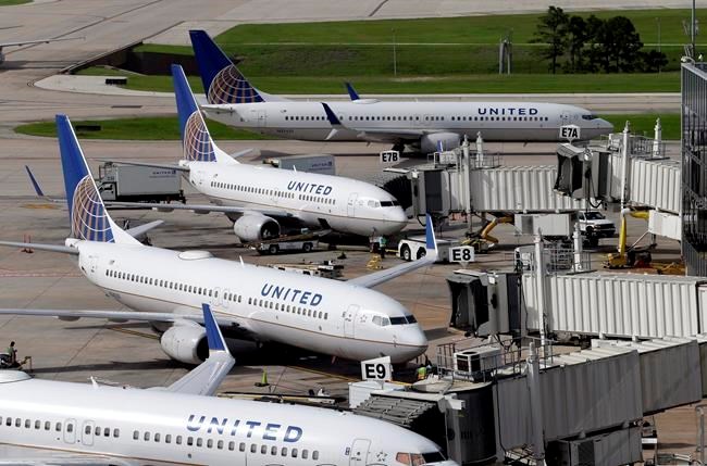 United Airlines pilots approve 2-year contract extension