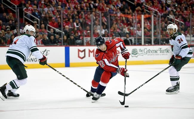 Ovechkin returns after taking puck to face, Capitals defeat Wild
