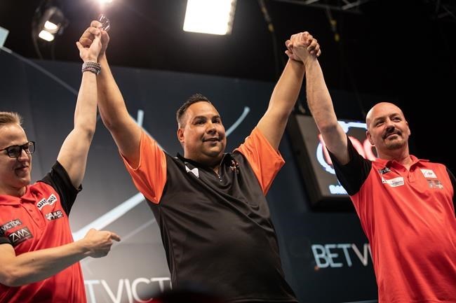 hjemme Articulation Revival Canada's Dawson Murschell upsets world No. 1 in BetVictor World Cup of Darts.  - MooseJawToday.com