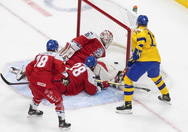 Photo of Schweden schlägt die Tschechische Republik beim Weltauftakt in den Junioren, Kanada, die USA gewinnen groß