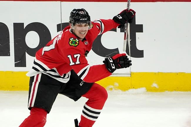 Blackhawks score 3 times in the 2nd period, roll to a 4-1 win over