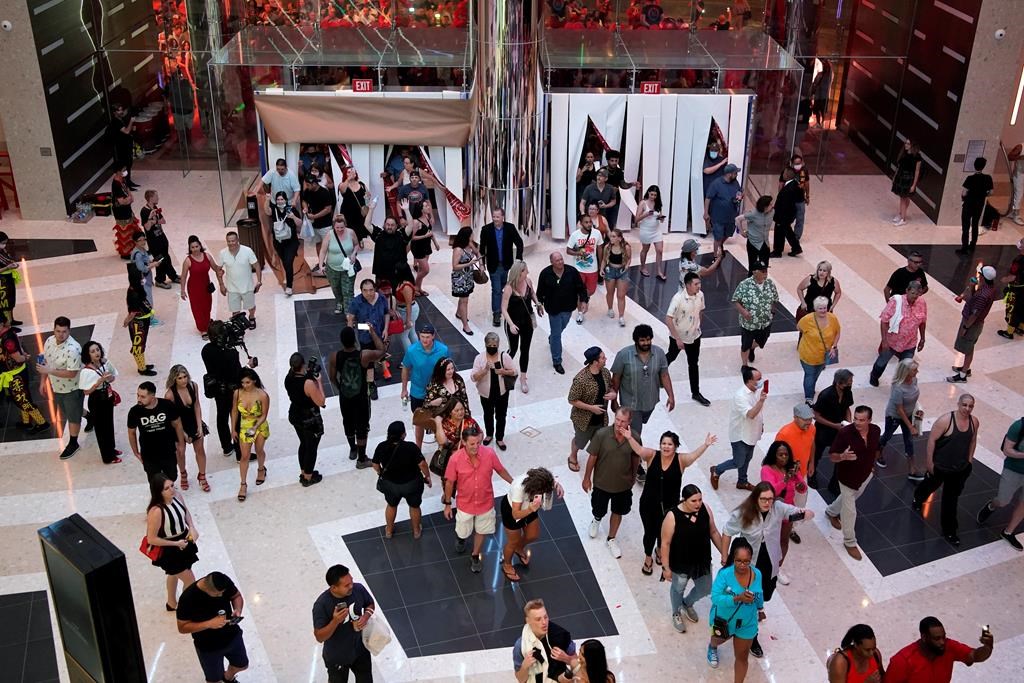 Las Vegas is bouncing back, but the virus is on the rise too - Coast Reporter