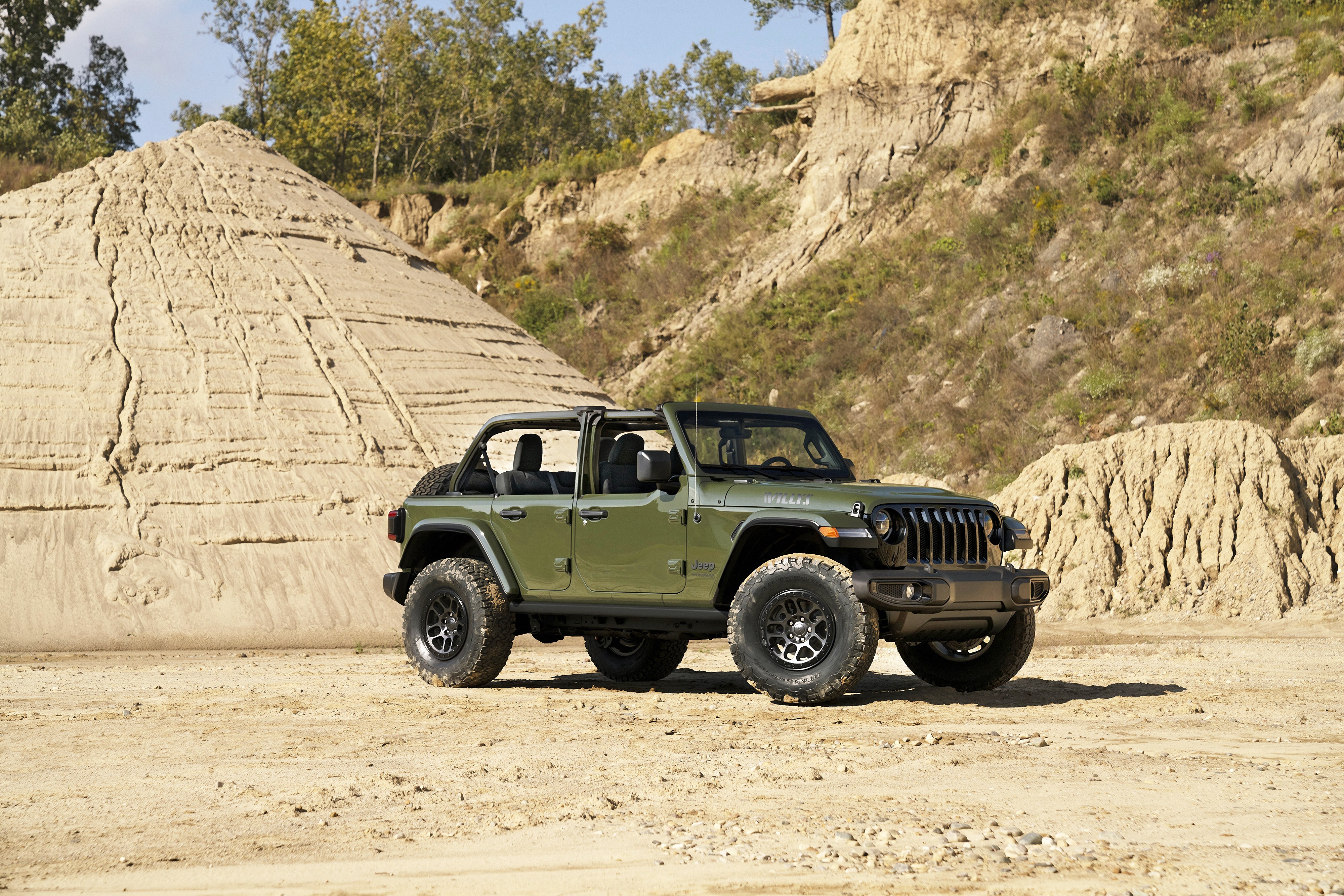 Edmunds: Ford Bronco versus Jeep Wrangler Edmunds: Ford Bronco versus Jeep Wrangler
