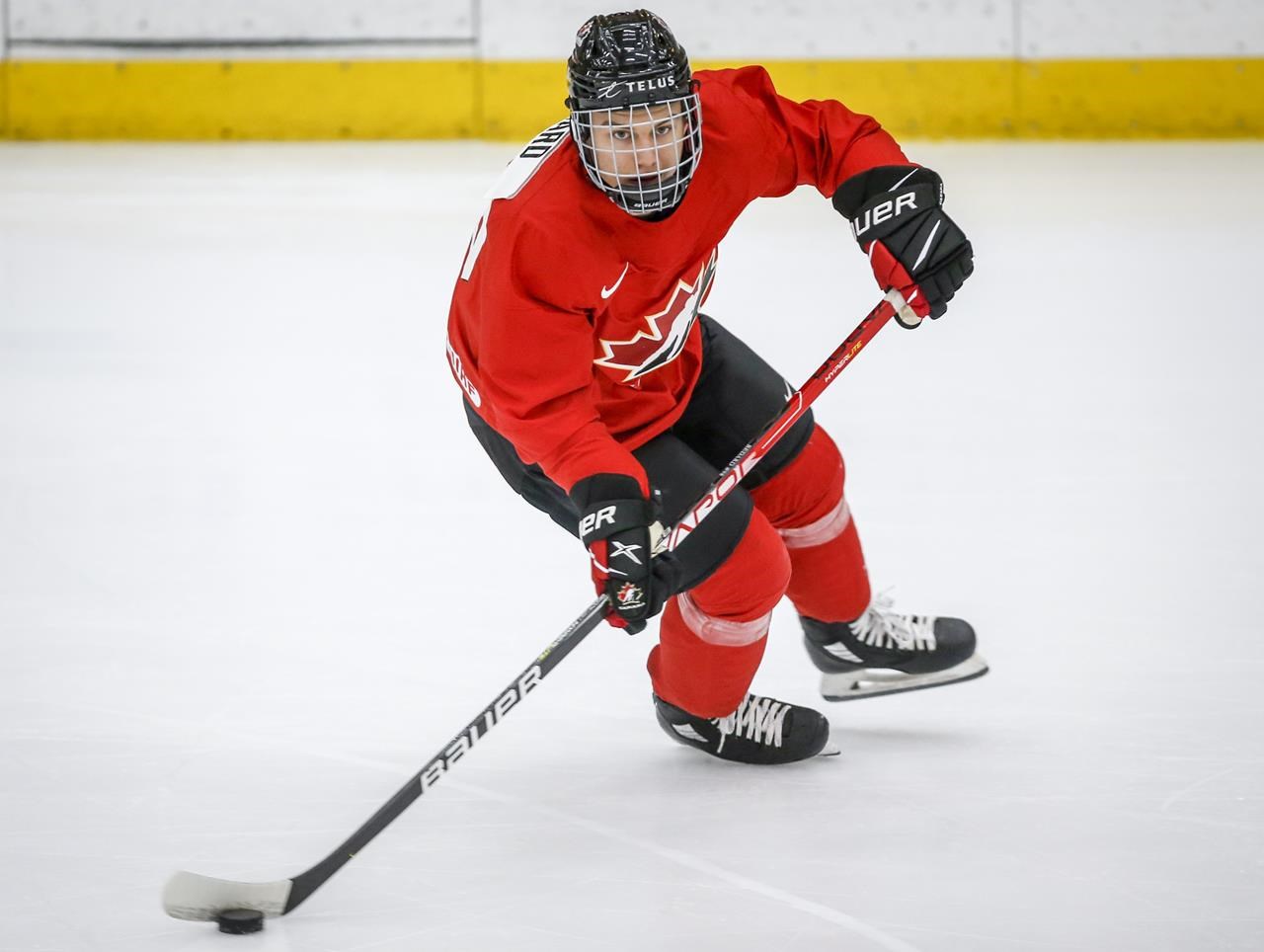 Bedard with a really long stick. How does he do it : r/hockeyplayers