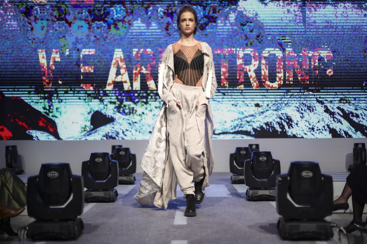 Glamour night for Bosnia migrants presenting fashion brand