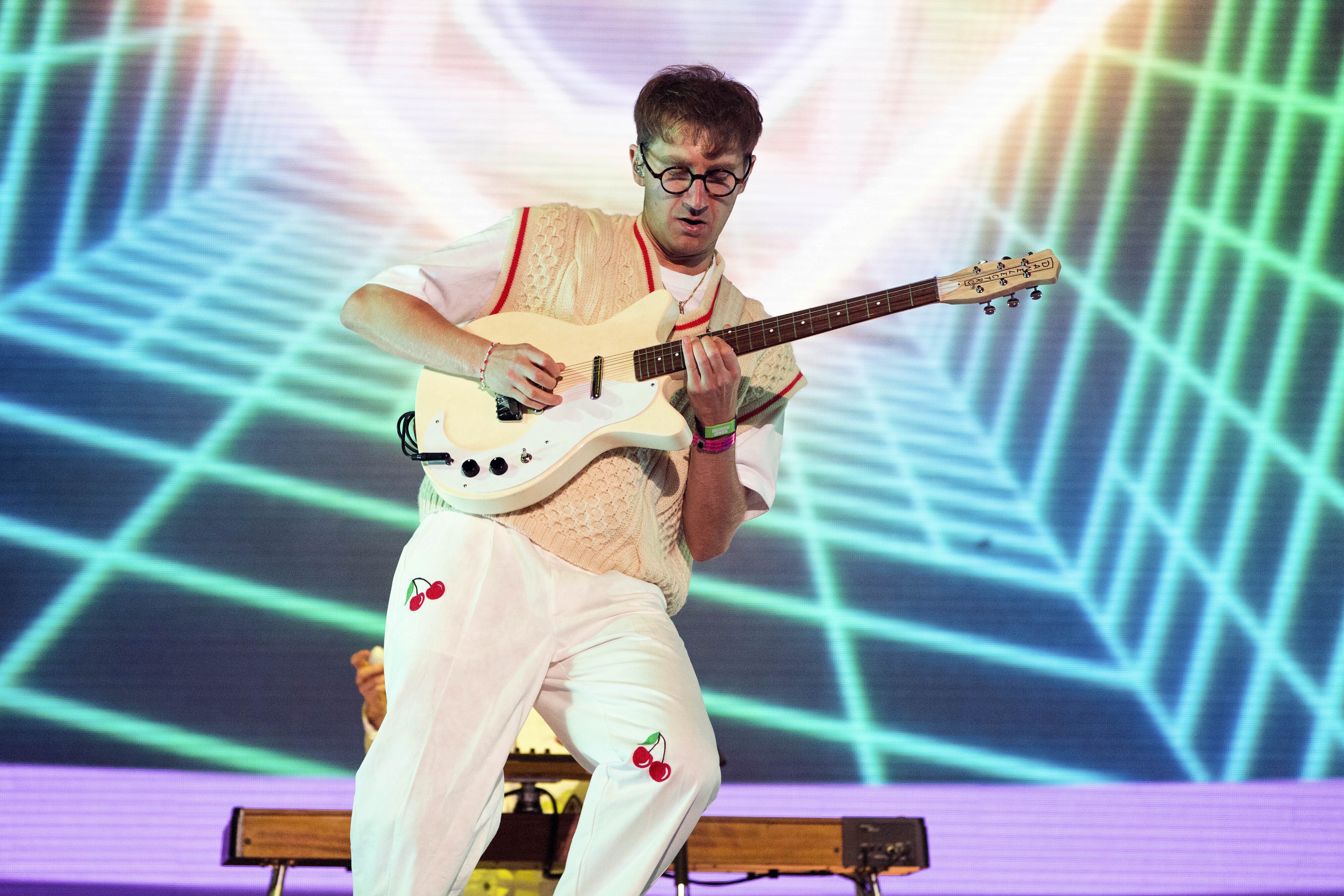 Glass Animals ride the slow-burning 'Heat Waves' to Grammys Glass Animals ride the slow-burning 'Heat Waves' to Grammys
