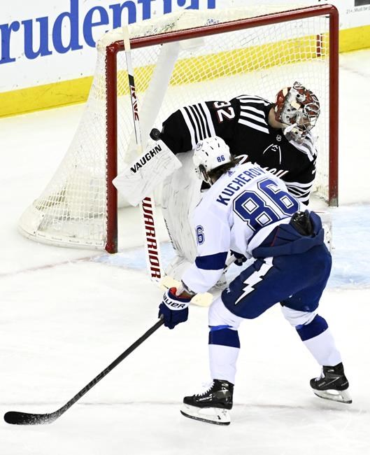 Hedman ignites 3 goal third Lightning beat New Jersey 6 3