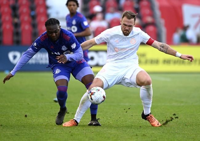 Pozuelo anotó dos veces para ayudar a Toronto FC a vencer a Chicago, lleva seis juegos seguidos sin ganar.