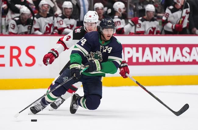 Blackwood blanks Canucks, leading Devils to 3rd straight win