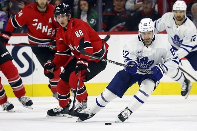 Tavares scores in third, Maple Leafs beat Hurricanes 3-1 - RMOToday.com