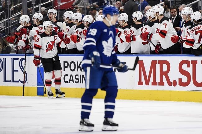 Matthews' late power-play goal gives Leafs win over Devils