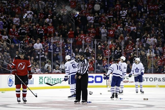 Devils' 13-game win streak halted in 2-1 loss to Maple Leafs