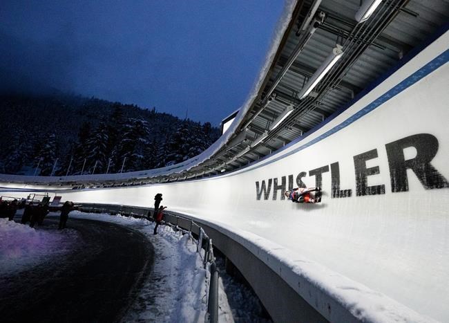 Felix Loch aus Deutschland und Madeleine Eggle aus Österreich gewinnen Weltcup-Gold in Whistler, B.C.