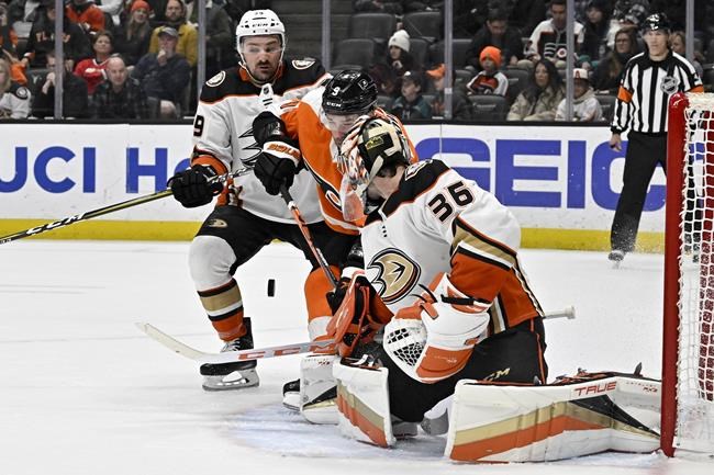 Farabee has 4-point game, Flyers beat Penguins in NHL opener 