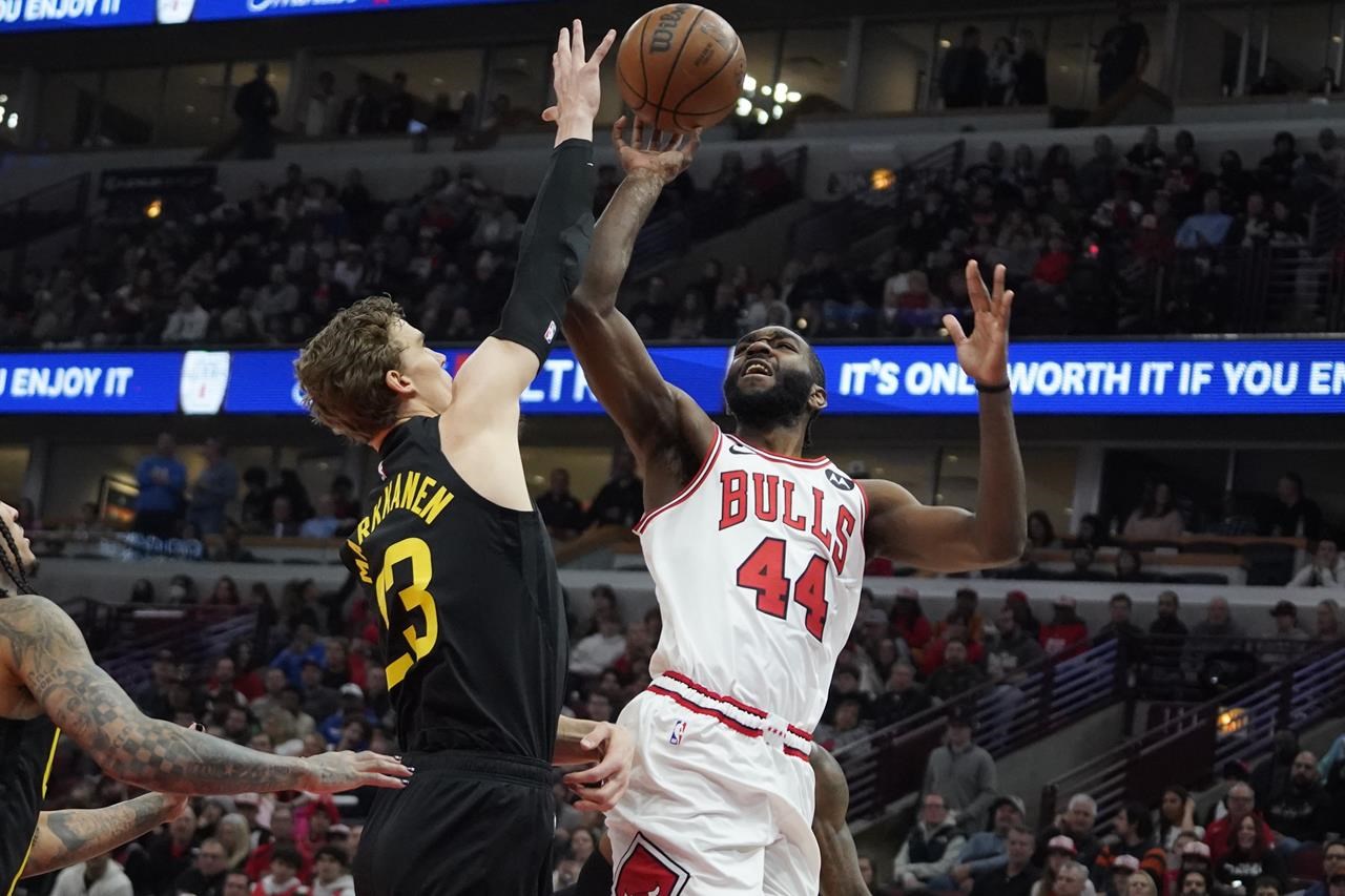 Lauri Markkanen leaves Saturday's game with sprained right ankle