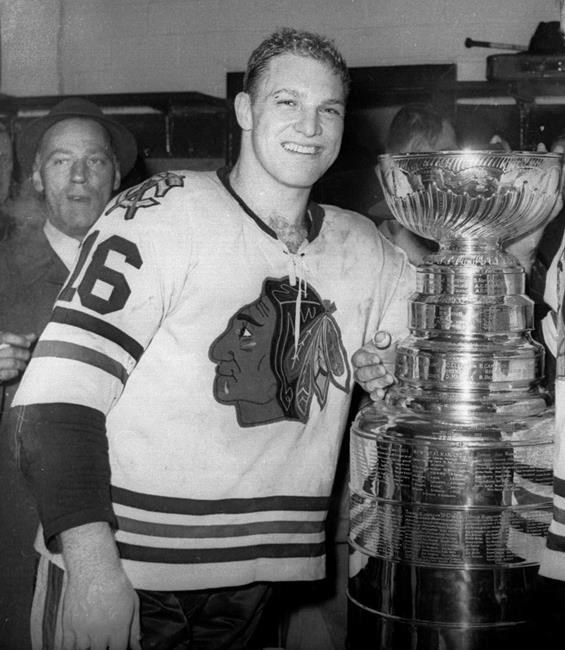 Bobby Hull, Hockey Hall of Famer and Blackhawks legend, dies at 84 