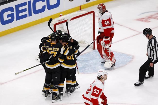 Bergeron breaks late tie, NHL-leading Bruins beat Devils 3-1