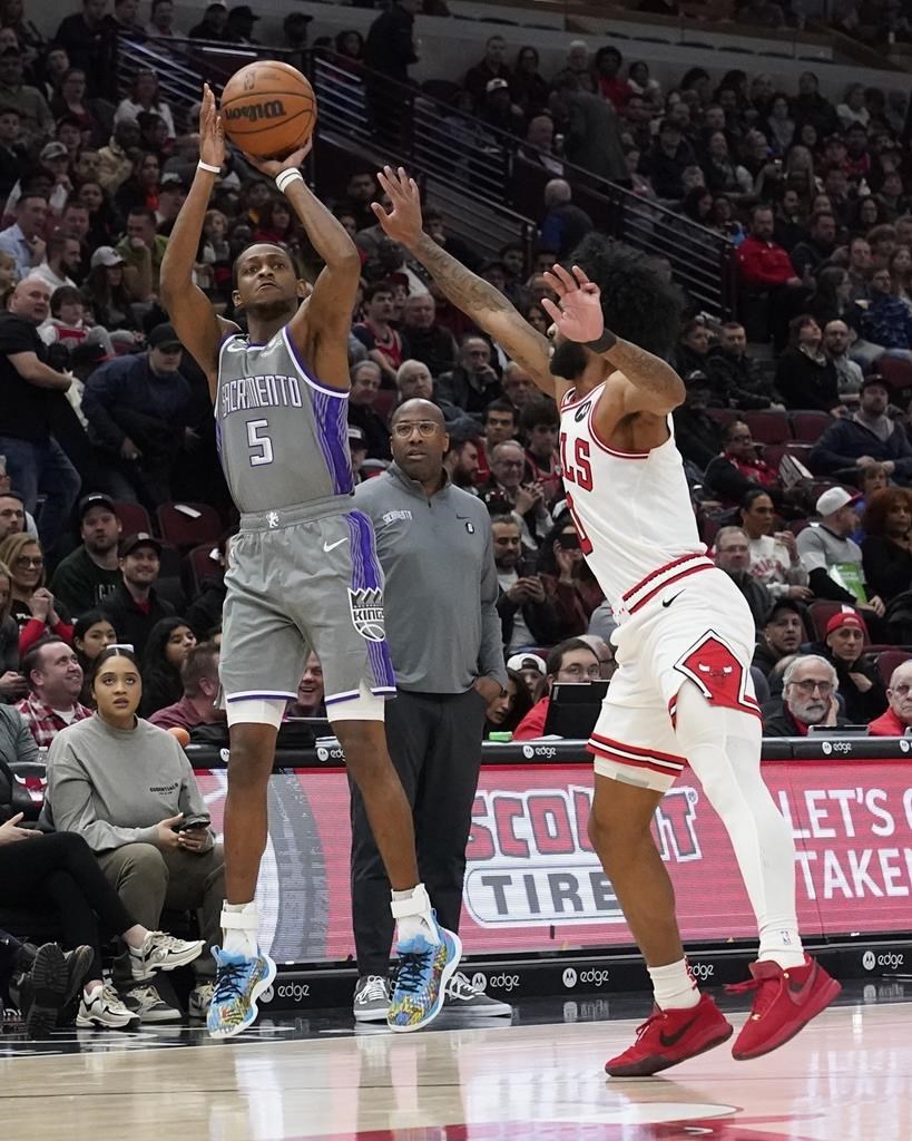 De'Aaron Fox hits 3 at buzzer, Kings beat Bulls 117-114