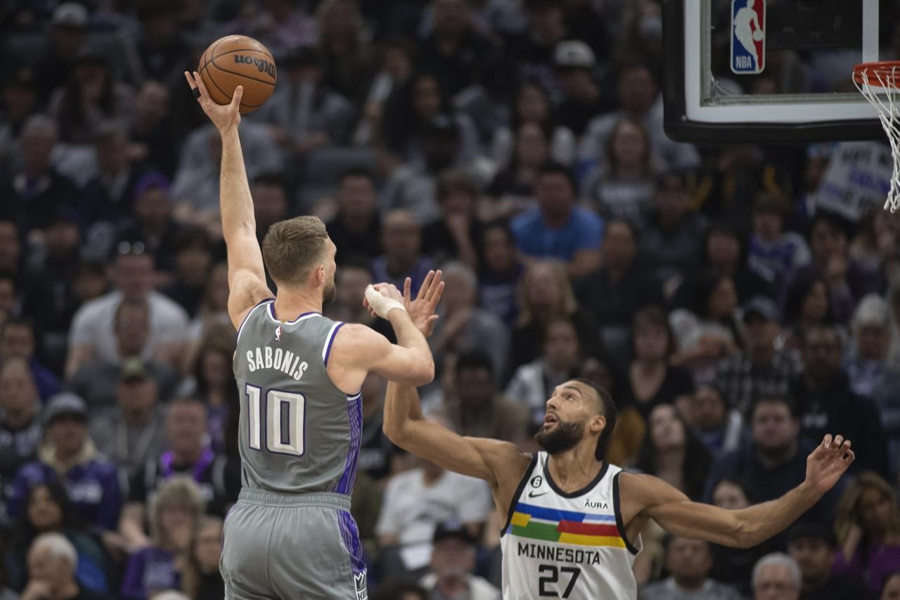 Sacramento Kings clinch first NBA playoff berth since 2006