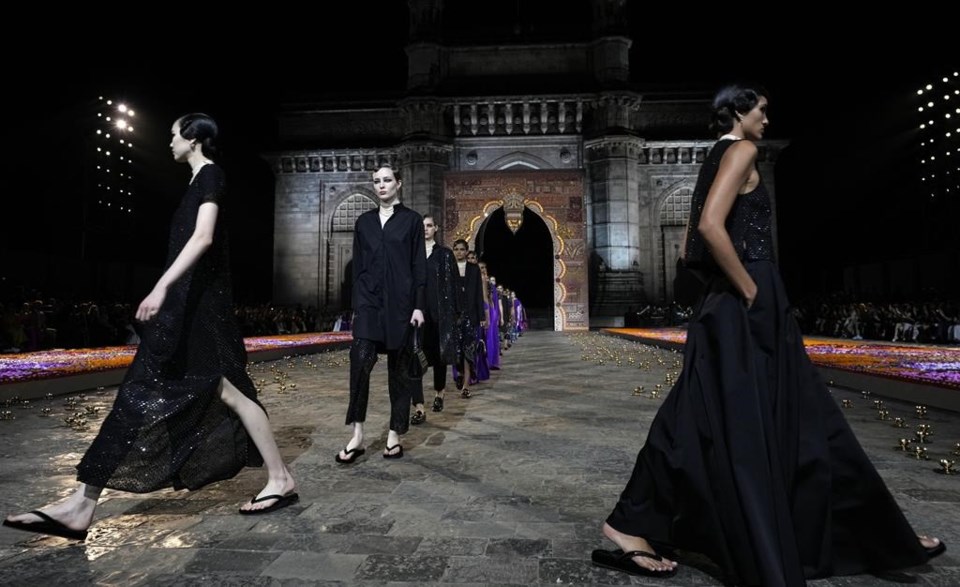 Giorgio Armani Is Bringing His Legendary Fashion Show To Dubai