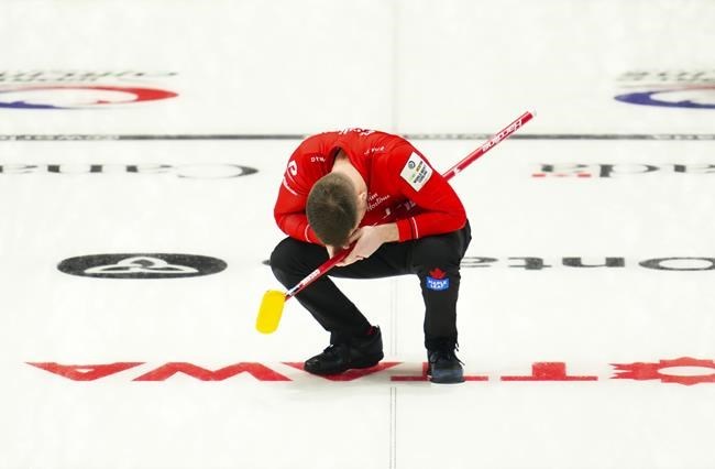 Kanaďan Goshio rozdělí zápasy v den zahájení na mistrovství světa mužů v curlingu