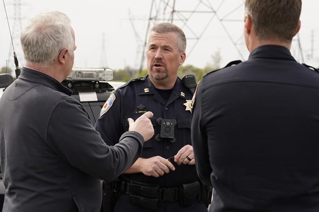 Suspect shoots 2 hostages after wounding California officer Suspect shoots 2 hostages after wounding California officer