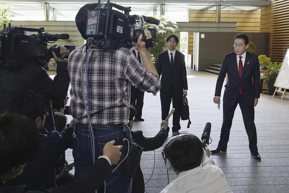 Японский покушение. Покушение на премьер министра Японии. Переговоры с японцами. Япония люди. Япония политика.