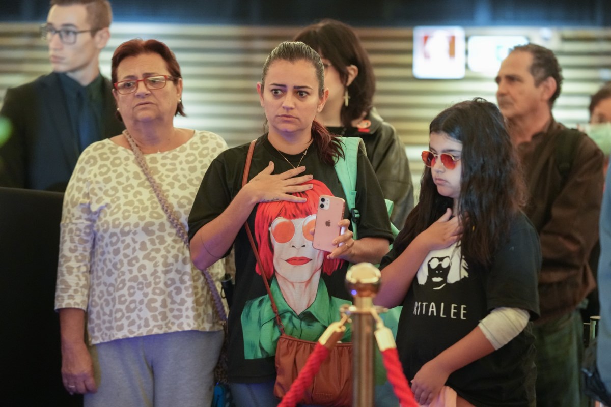 Les fans et la famille de Rita Lee se réunissent pour un dernier adieu à la “reine du rock” du Brésil