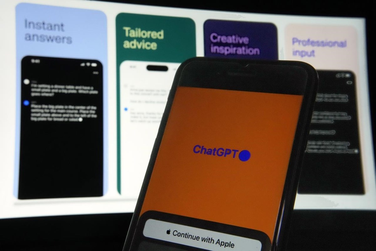 ChatGPT aparece por primera vez como una aplicación para teléfonos inteligentes en iPhones