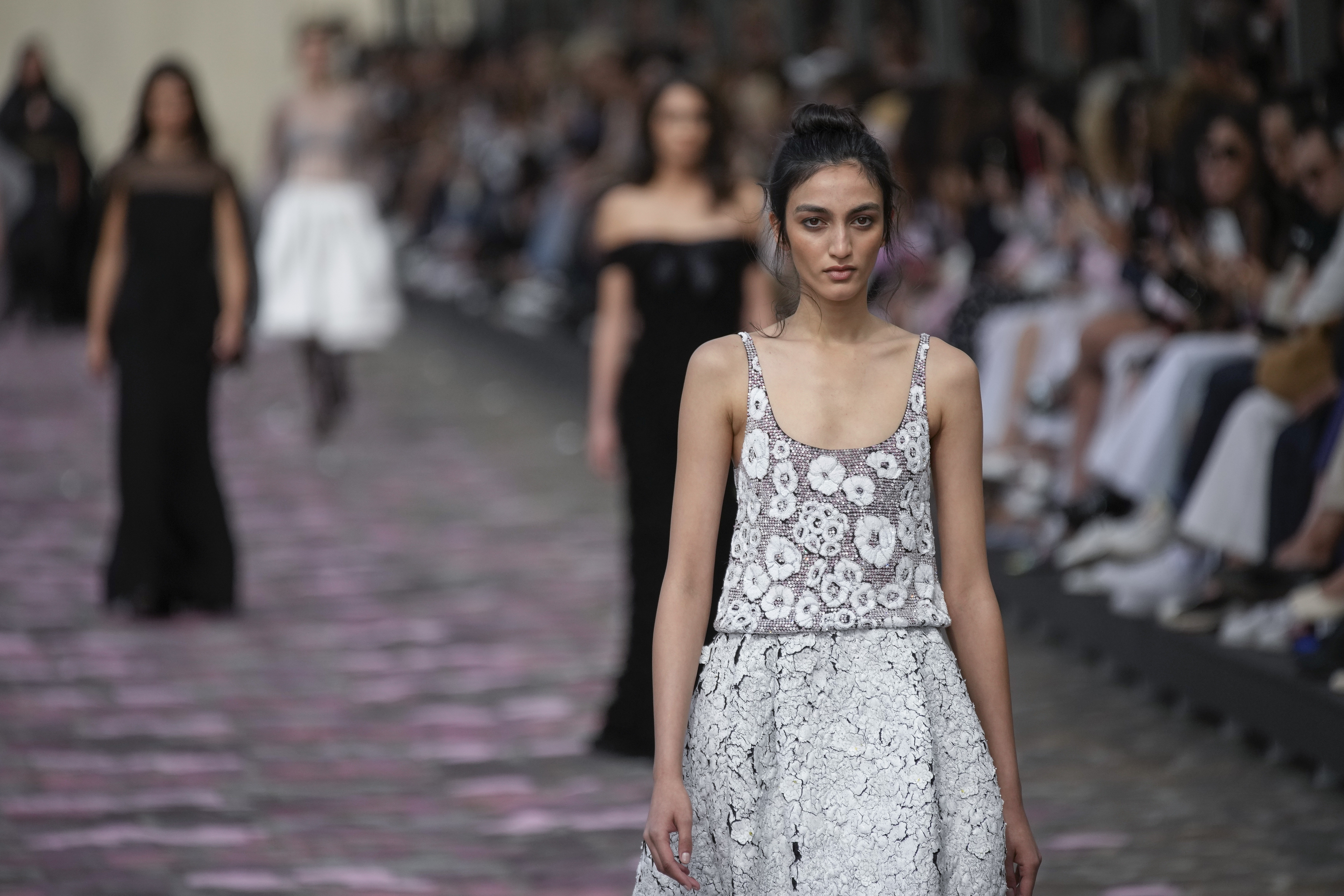Chanel couture makes a subdued ode to Parisian elegance in fall-winter  collection - North Shore News