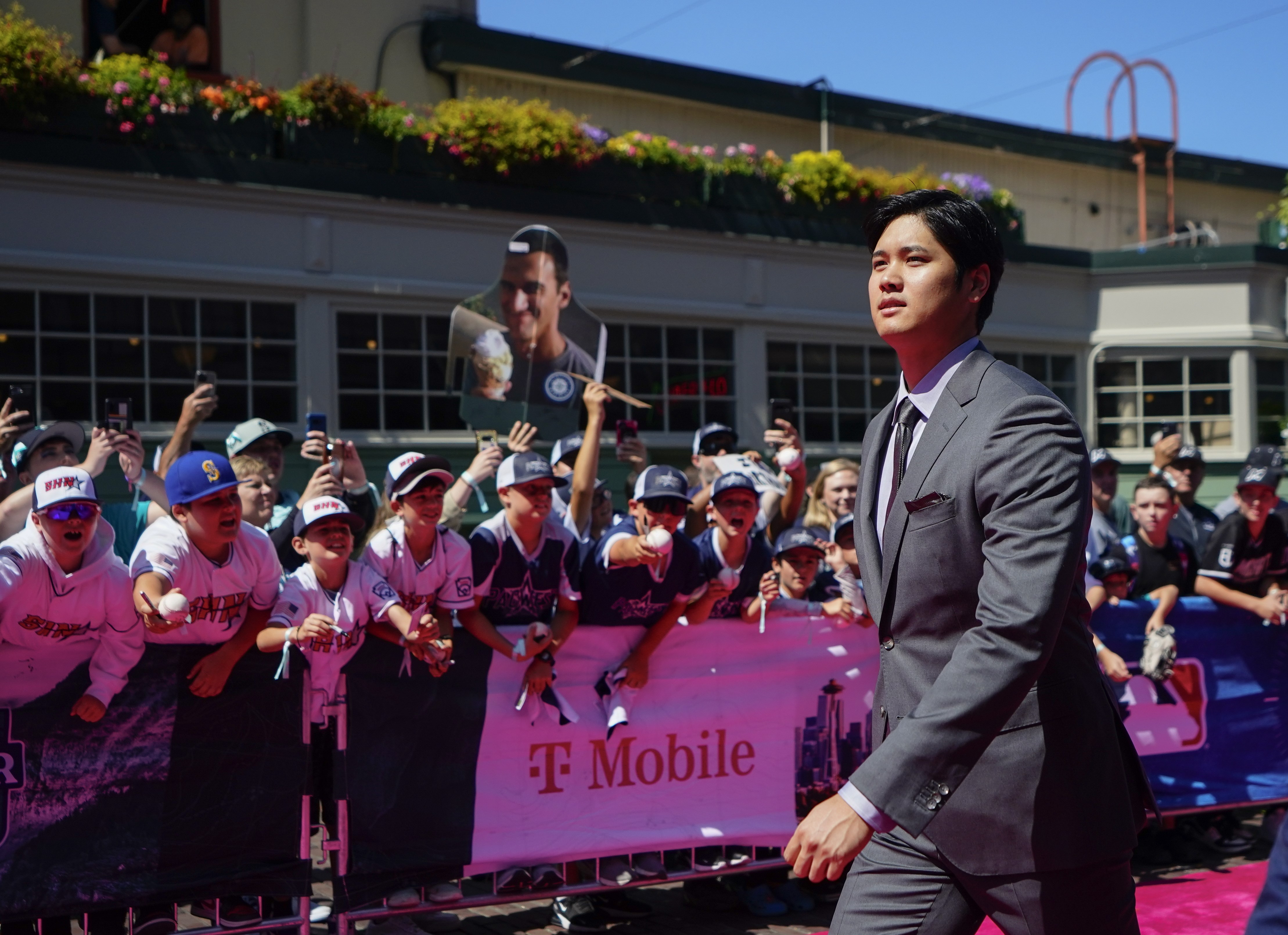 Shohei Ohtani, Julio Rodriguez at All-Star market red carpet
