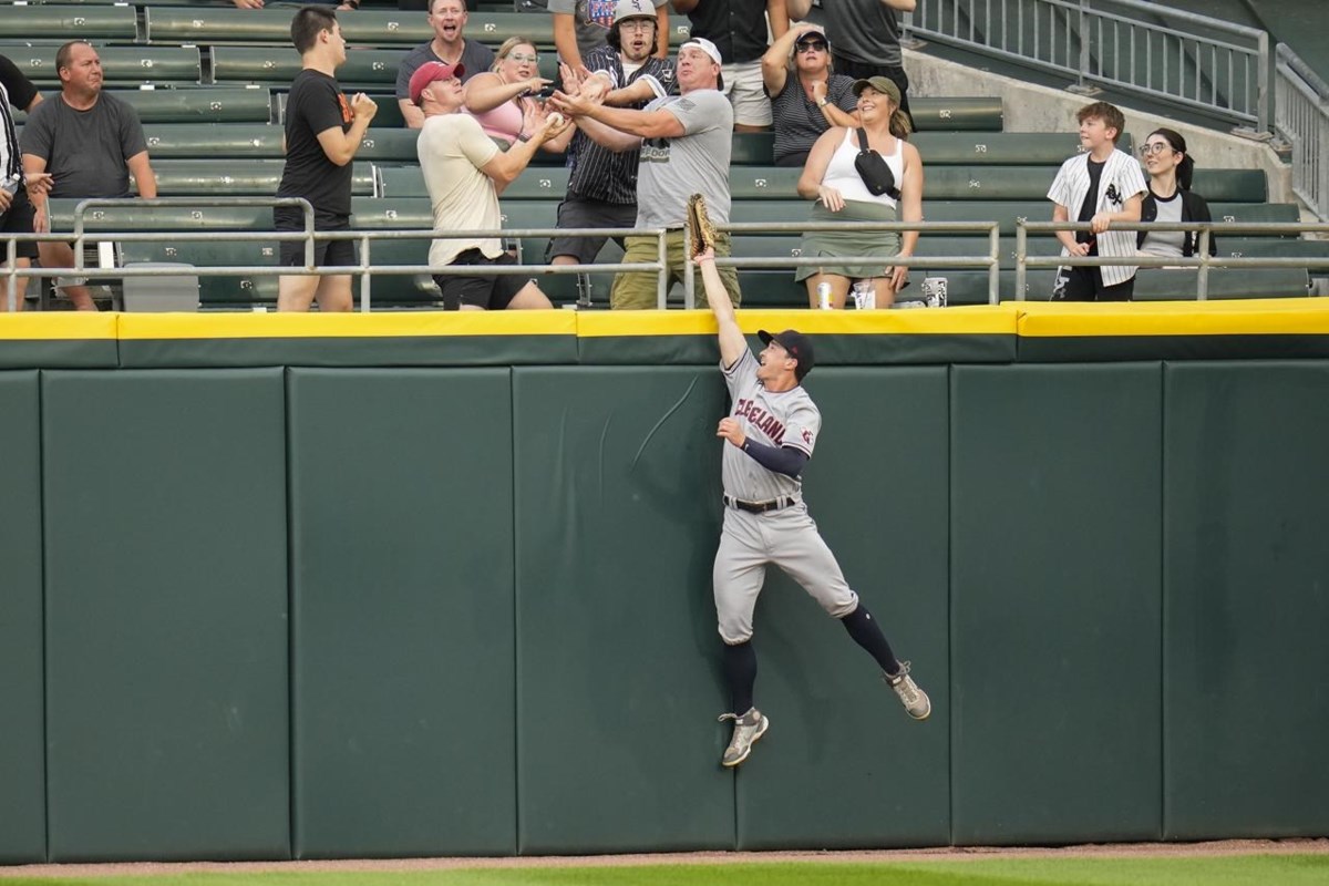 White Sox beat Guardians 3-0, Robert and Burger homer