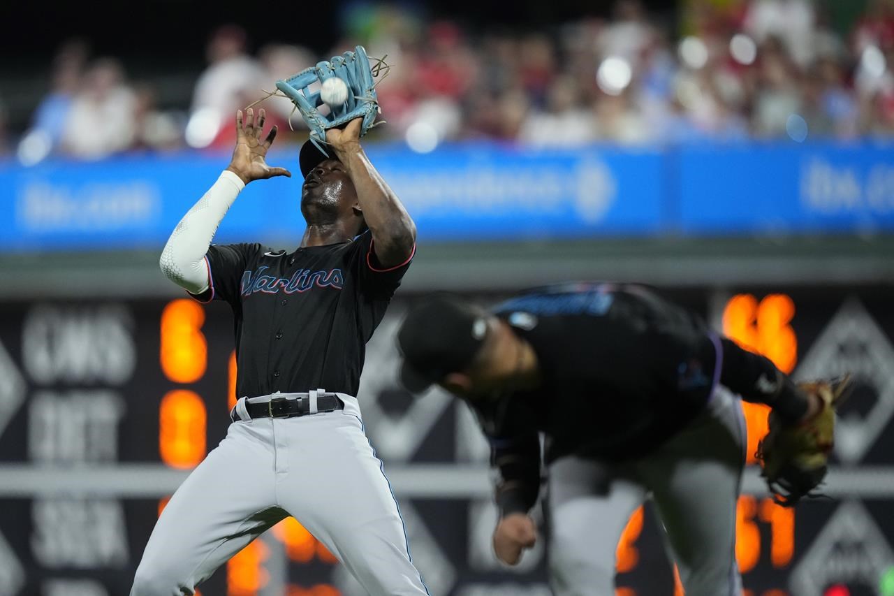 Stallings, Sánchez homer in Marlins' 3-2 victory over Phillies 