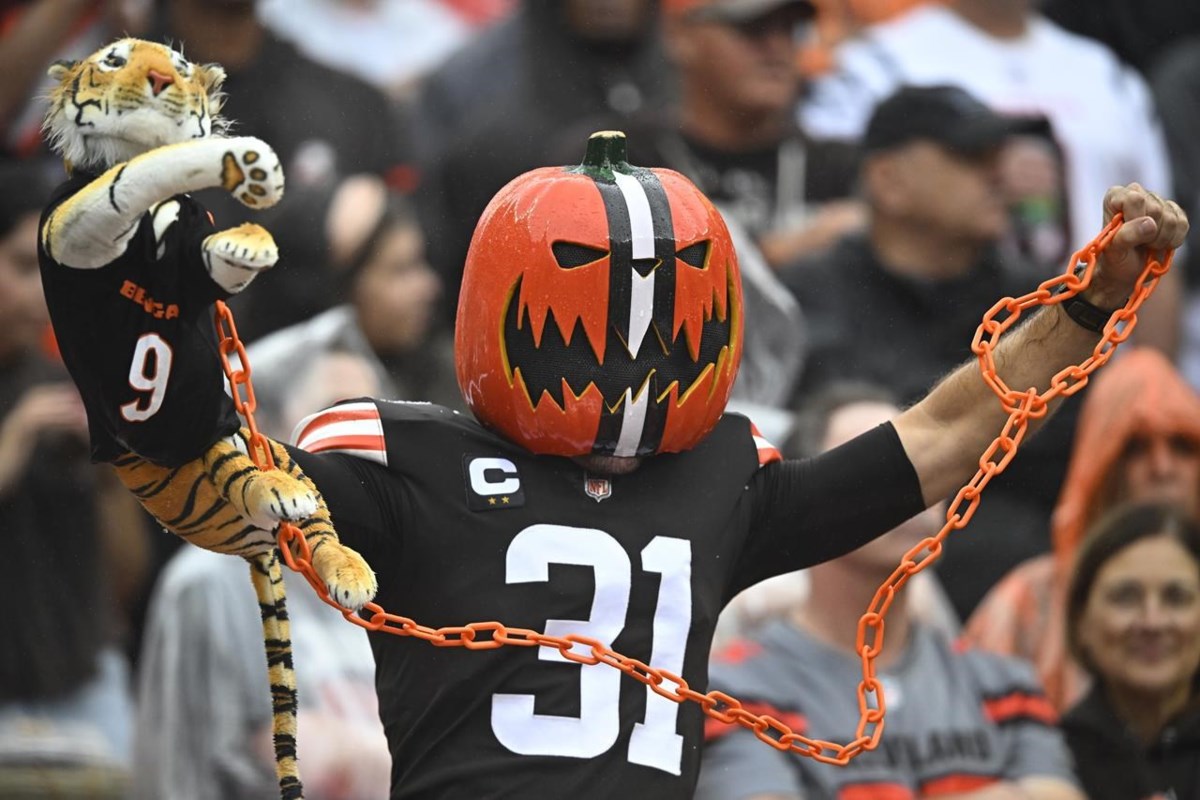 Deshaun Watson runs for TD, Browns bottle up Joe Burrow in 24-3