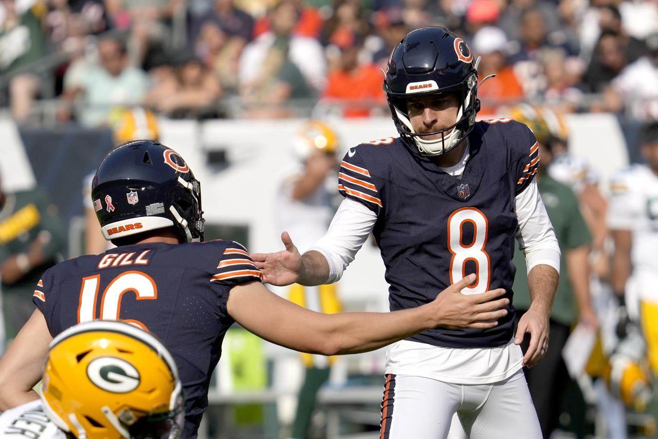 Jordan Love delivers in opener, throws 3 TD passes as Packers beat Bears  38-20