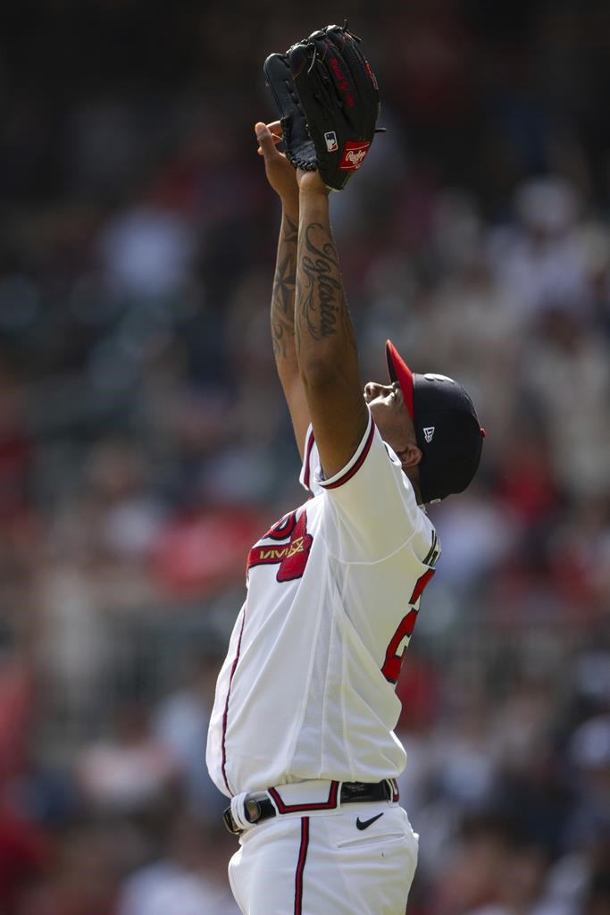Matt Olson puts on Atlanta Braves jersey for first time