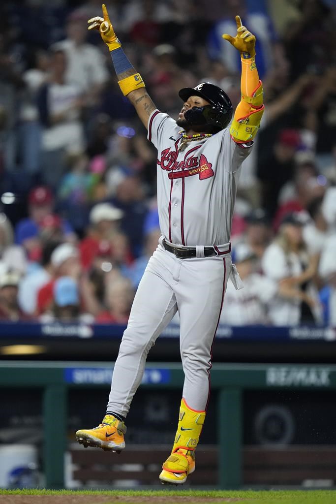 Olson drives in 5 with 2 HRs, including go-ahead shot, as Braves