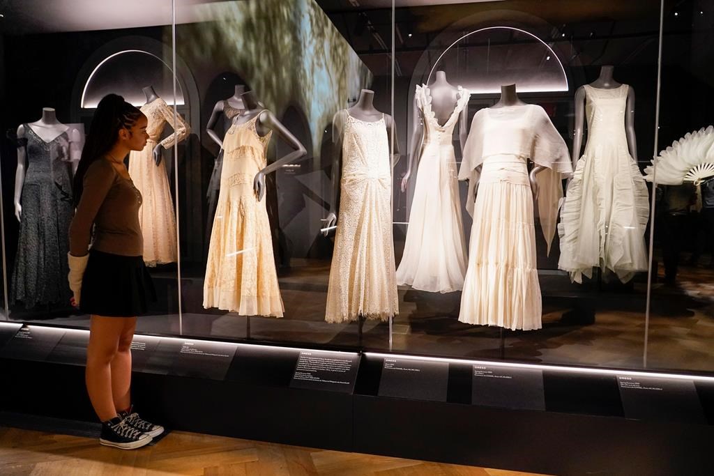 Gabrielle Chanel. Fashion Manifesto - Exhibiting Fashion