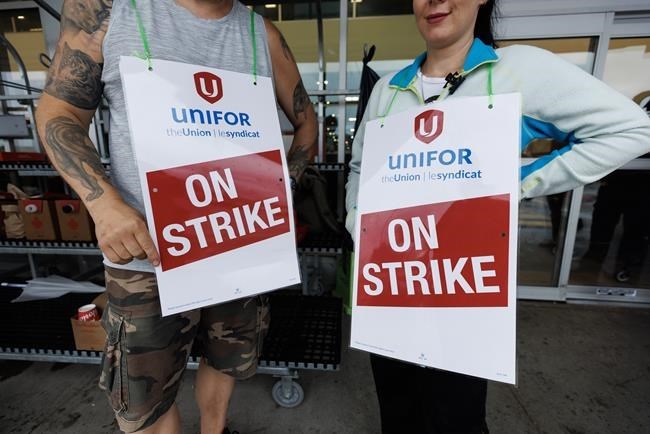 Poparcie dla strajkujących pracowników rośnie w obliczu inflacji i zysków przedsiębiorstw