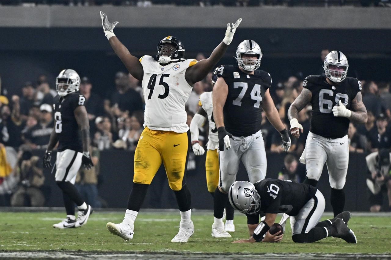 Kenny Pickett passes for 2 touchdowns as Pittsburgh Steelers top Las Vegas  Raiders 23-18