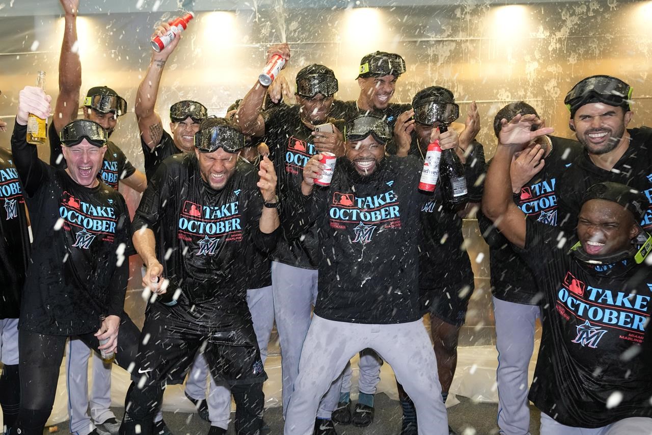 Jays clinch wild-card spot on day off, will celebrate Friday - The