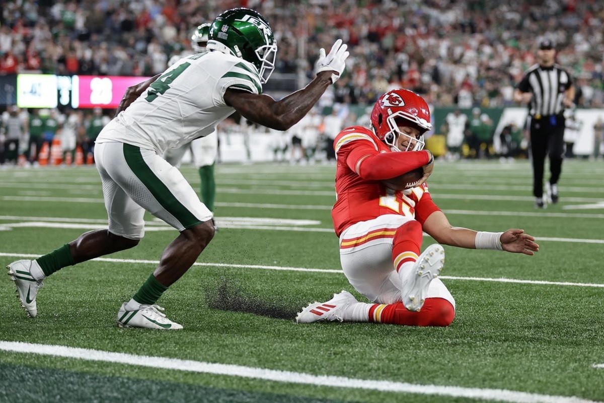 Mahomes flourishes in snow as Chiefs keep winning