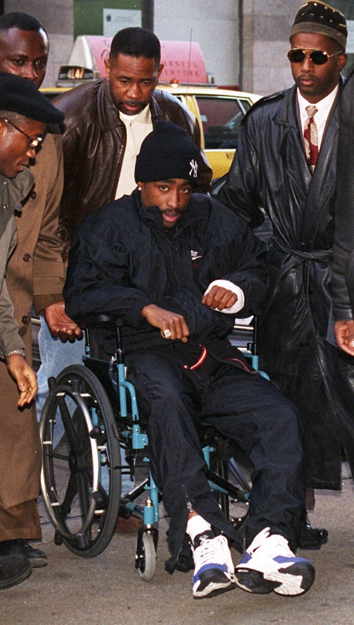 Inside the East vs. West rap rivalry that led to the murders of Tupac and  Notorious B.I.G. in 1990s - StAlbertGazette.com