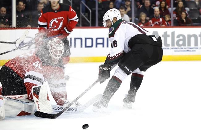 Arizona Coyotes open season with thrilling shootout win over New