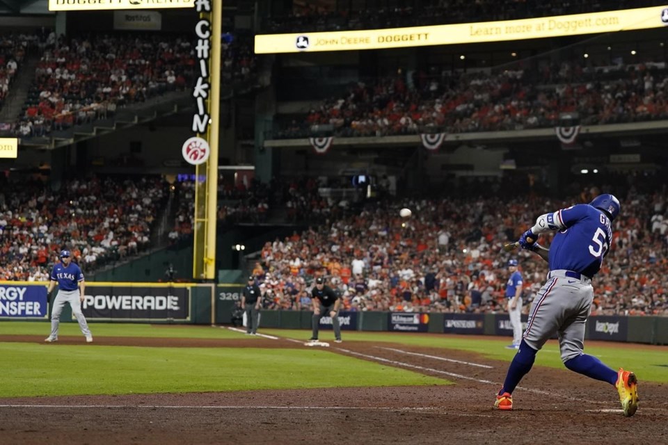 Rangers-Astros bench-clearing brawl in ALCS Game 5 has fans going wild