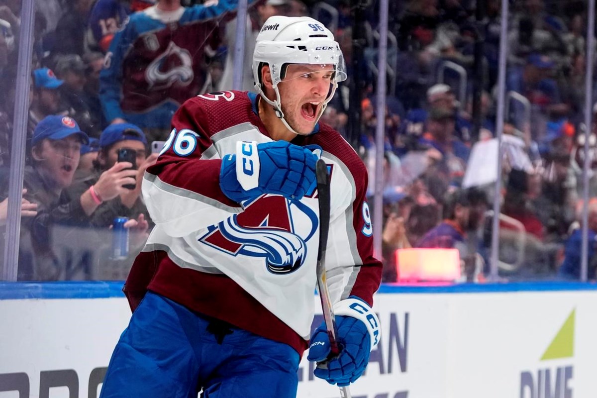 Colorado Avalanche’s NHL-Record 15th Straight Road Win Against New York Islanders: Recap and Highlights