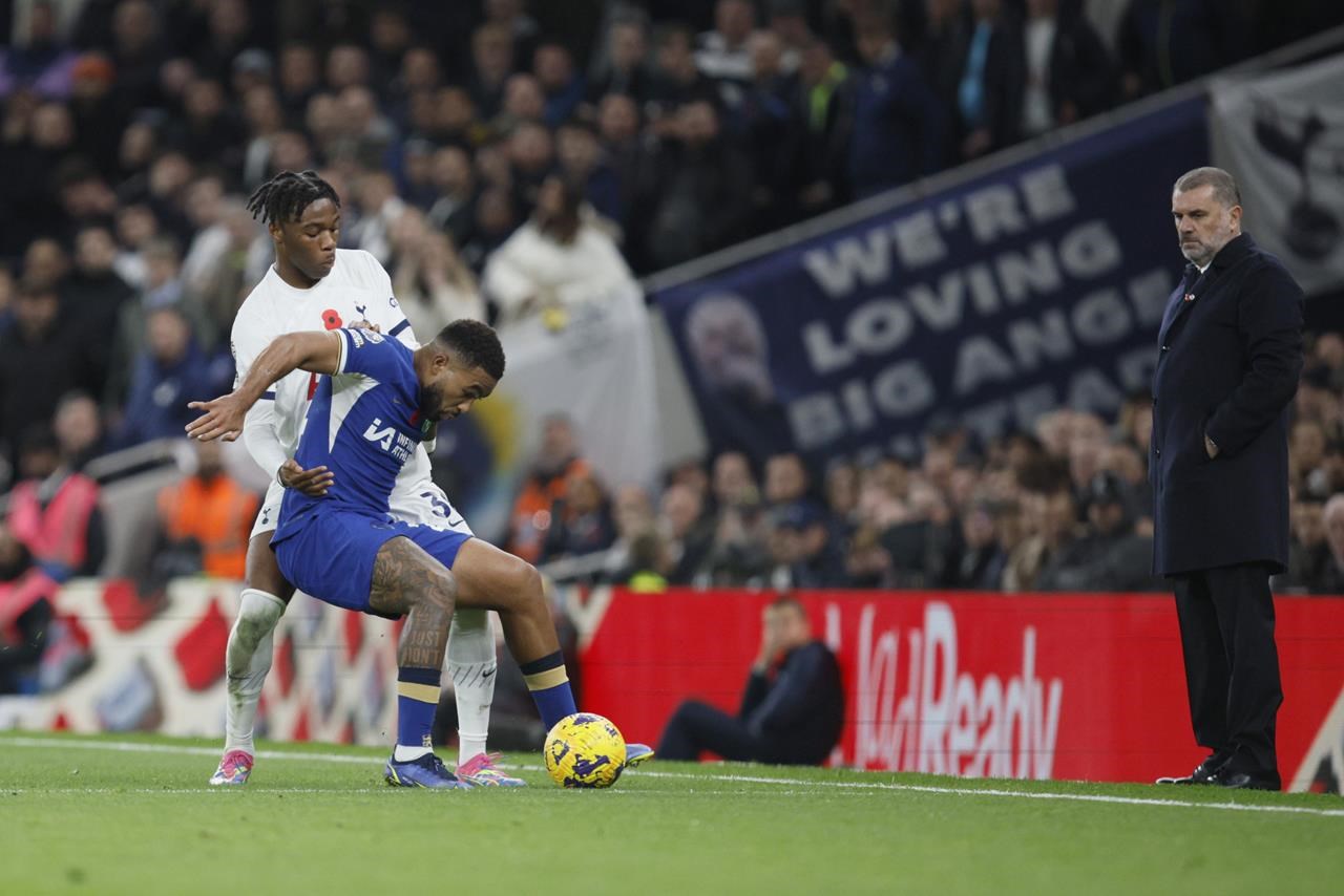 9-man Tottenham beaten by Chelsea in chaotic match and loses EPL's last  undefeated record - The San Diego Union-Tribune