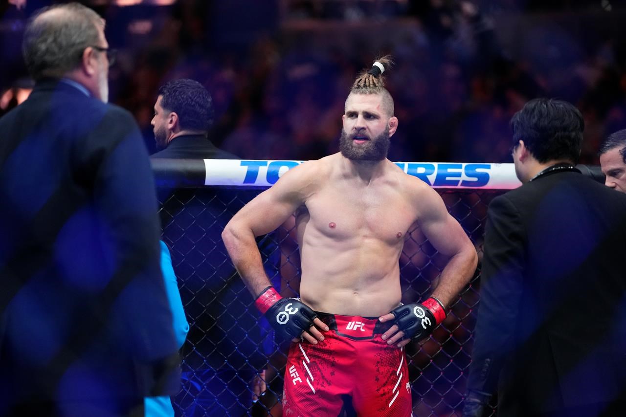 UFC: UFC 295: Alex Pereira crowned light heavyweight champ, Tom Aspinall wins interim heavyweight title
