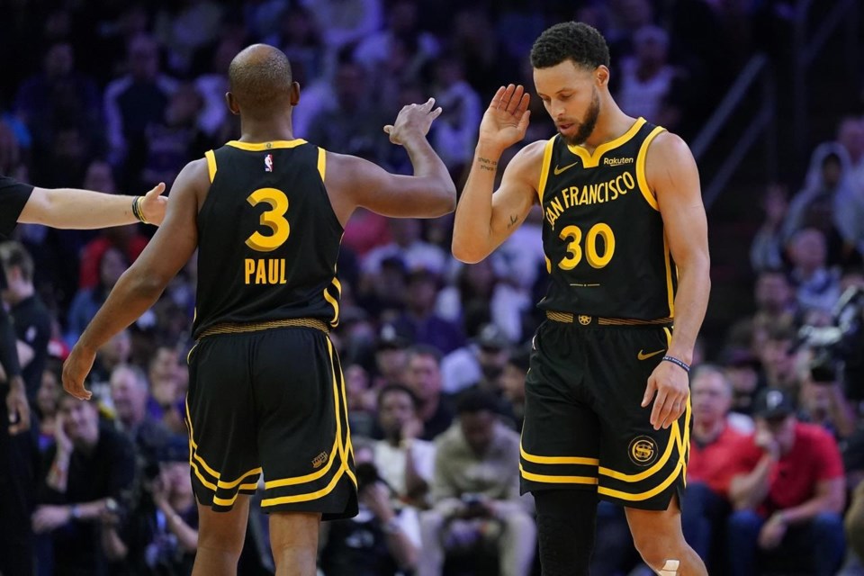 Durant, Booker lead Suns to fifth straight win, beat skidding Warriors 123-115 - Vancouver Is Awesome